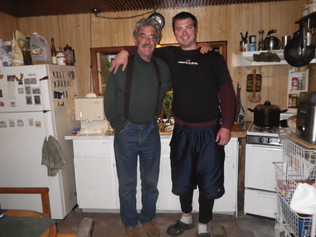 2012PICS/MOOSE_BACKYARD.gif