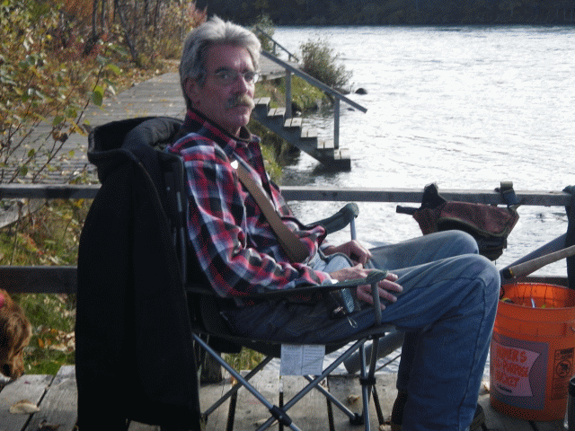 2012PICS/MOOSE_BACKYARD.gif